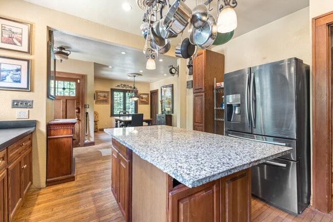 Photo - 2260 5th Ave