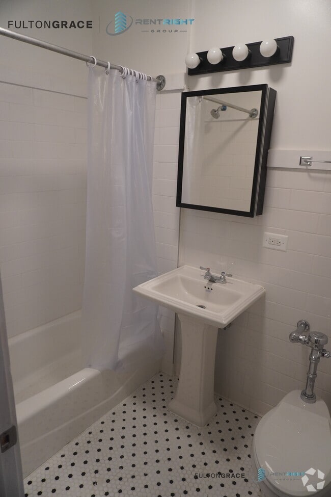 Building Photo - 1712-20 W Albion Unit 1716-GDN A Rental