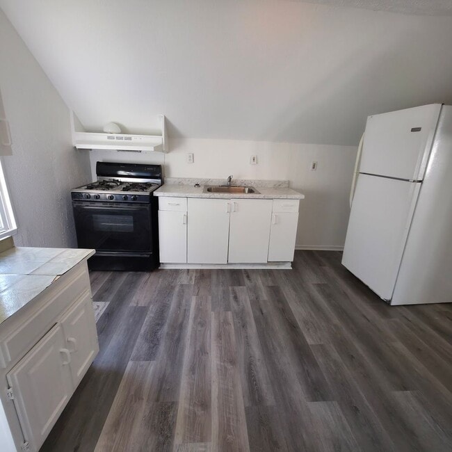 Photo - 3549-3549 Trent Ave Unit #Front Up