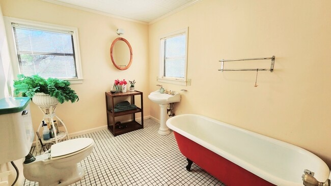 Photo - 3124 S Perry St