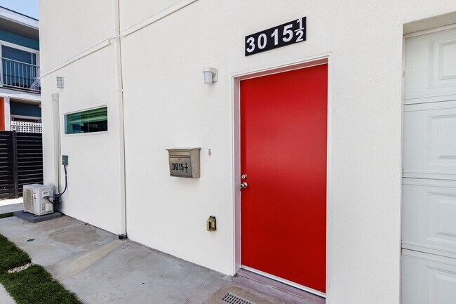 3015 Alsace Ave Unit # 4