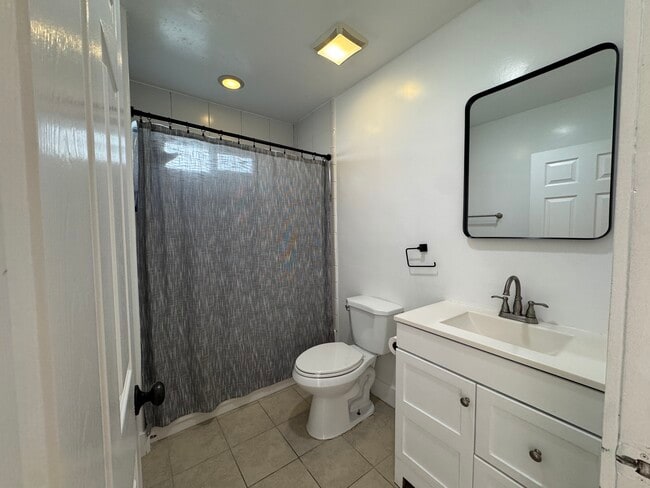 Photo - 1763 W 39th St