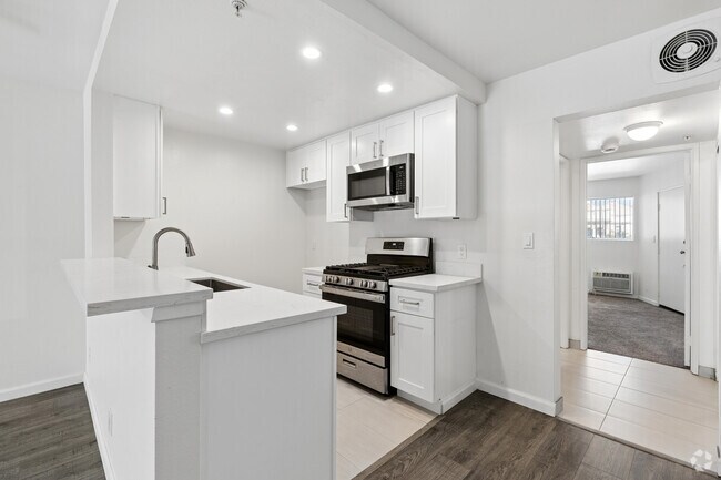 1BR, 1BA - 600SF - Kitchen