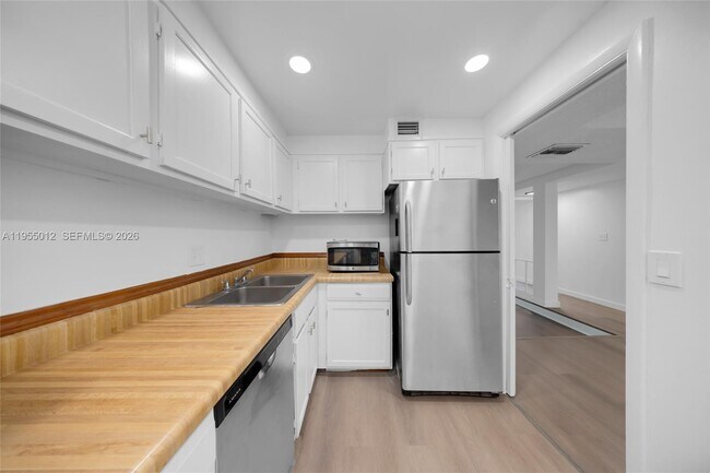 Photo - 3650 Inverrary Dr Unidad 1I