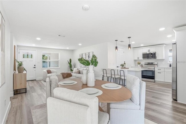 Photo - 1004 Idlebriar Way