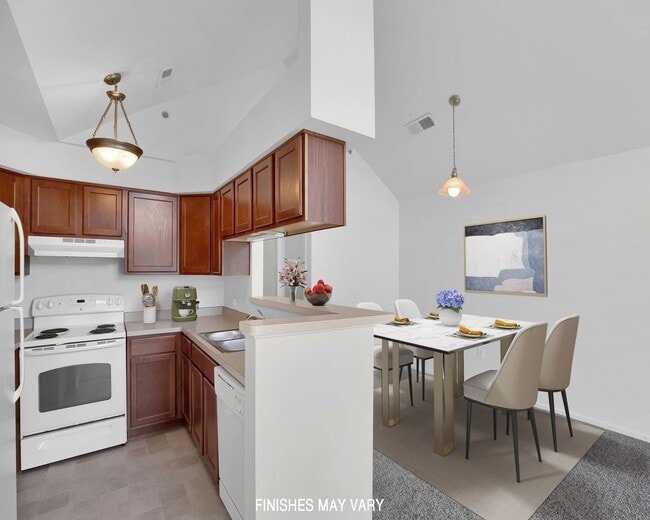 Cocina y comedor Tulip Layout - LakePointe Apartments