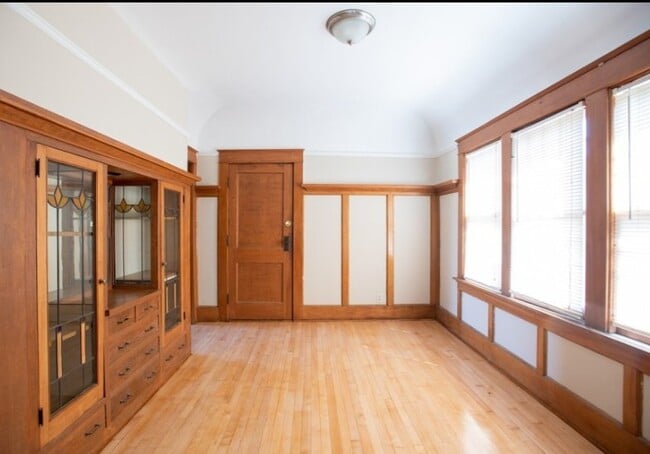 Photo - 1704 E Locust St Unidad 6