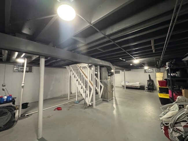 Photo - 93 Elmwood Dr E