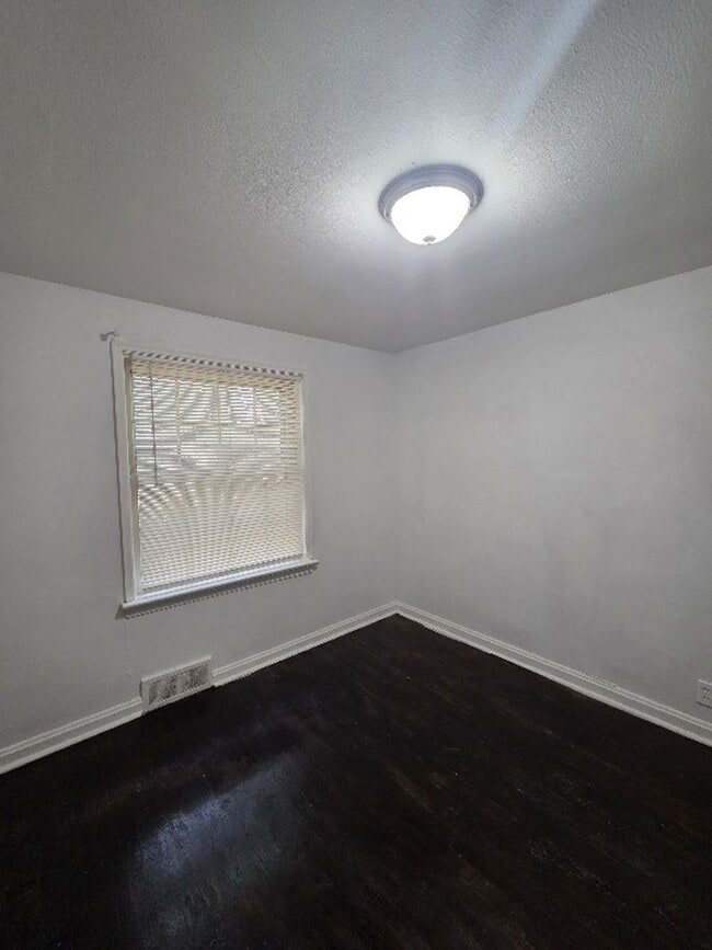 Photo - 1816 N Hanley Rd