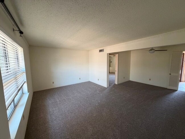 Photo - 5819 Sandhurst Ln
