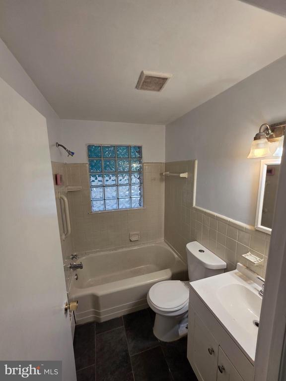 Photo - 926 Green Ln