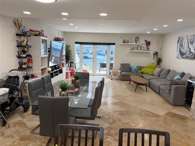 Photo - 3690 NE 167th St Unidad 3690 NE 167th St 34