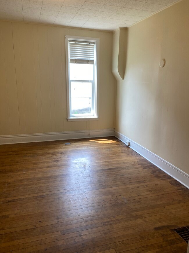 218 E 5th St Unit 1