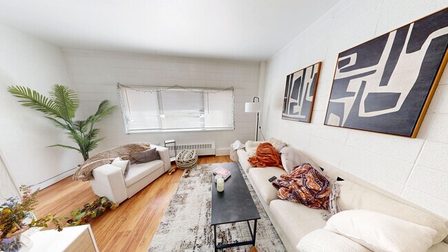 Building Photo - 1105 11th St Unit 1105 11th St. #4