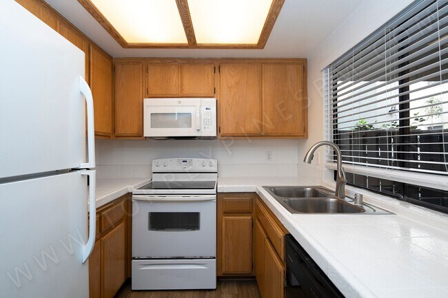 Photo - OPEN HOUSE: 10/25 3-4PM ~ 3BR/2.5BA PB Tow... Unit D