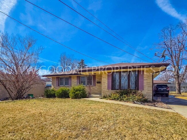 Building Photo - 3 Bedroom 2 bath Ranch home in Urbandale with a fenced in yard