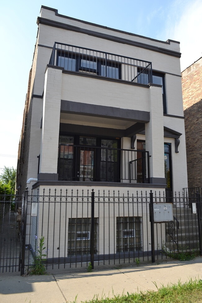 Photo - 3245 W Division St Apartment Unit 1R