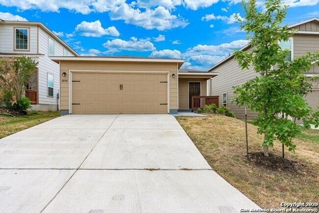 Building Photo - 3 Bedroom/2 Bath Silver Canyon Subdivision