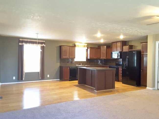 Photo - 3 Bedroom Single Family Home!