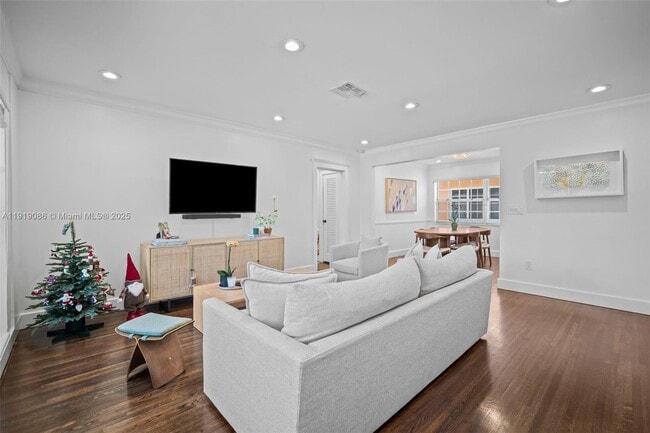 Photo - 300 Manor Pl