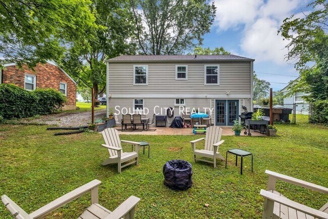 Photo - 2929 Emery Dr