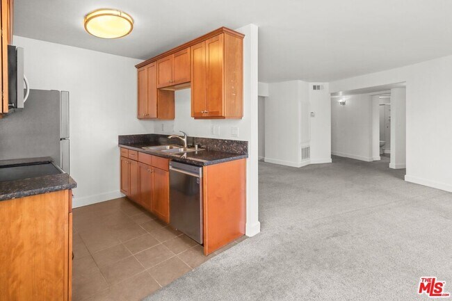 Photo - 10982 Roebling Ave Unit 423