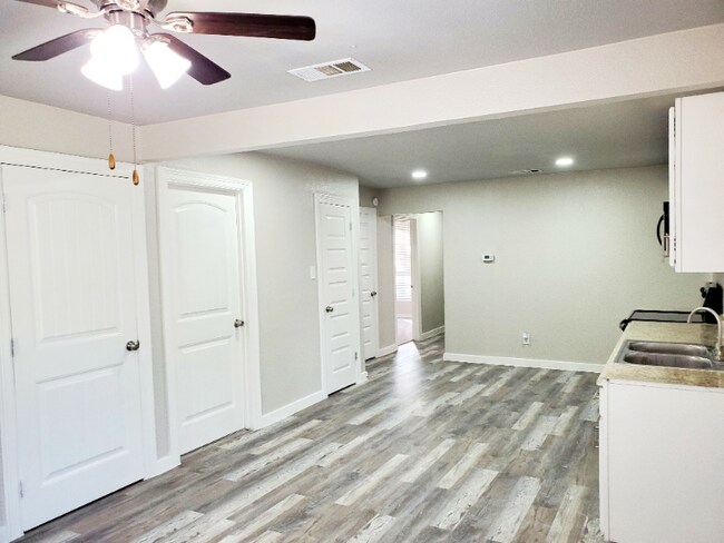 Photo - 1623 E Waco Ave