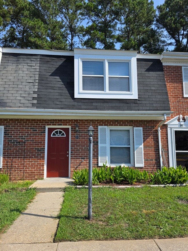Photo - Move in Ready Townhouse l!