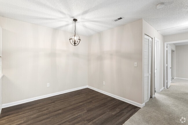 2BR, 2BA - 880SF - Dining Room