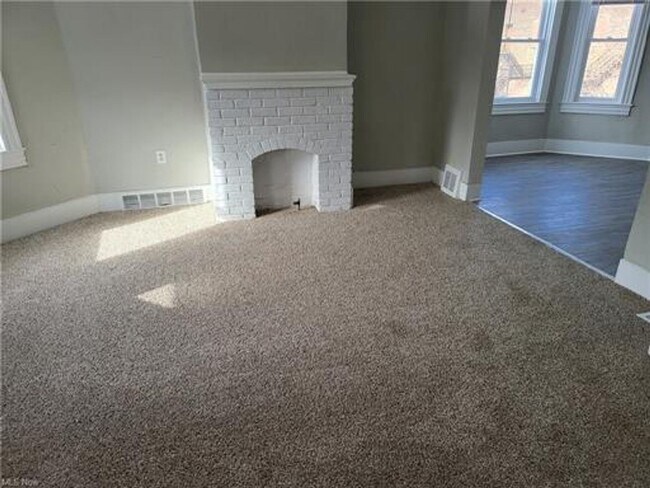 Photo - 10525 Earle Ave Unit Upstairs