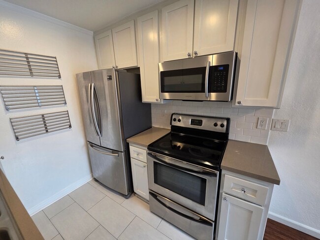 Photo - 1351 N Orange Dr Unidad 109