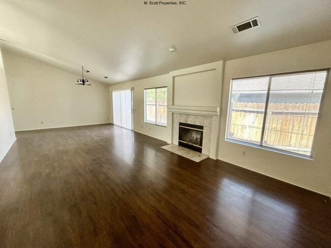 Photo - 1779 Birch Ct