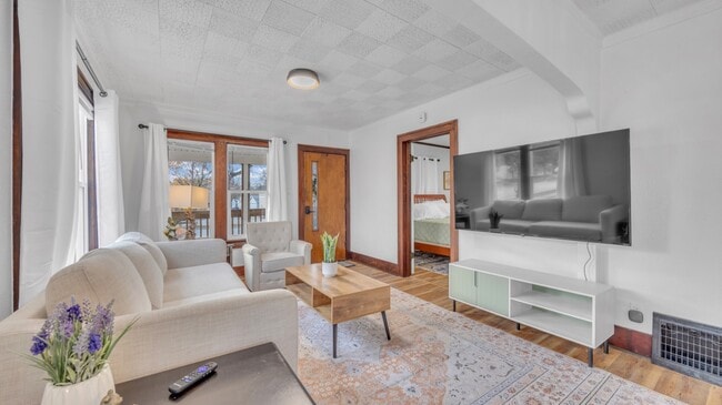 Photo - 715 N 14th St