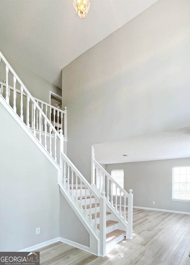 Photo - 5983 Hitt Lake Trail