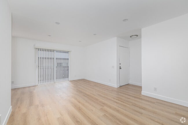 2 habitaciones, 1 baño, 800 pies cuadrados, sala de estar