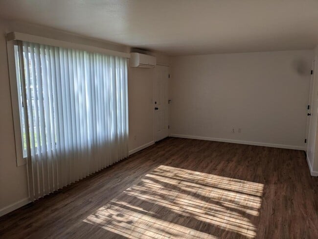 Photo - 590 SE 8th St