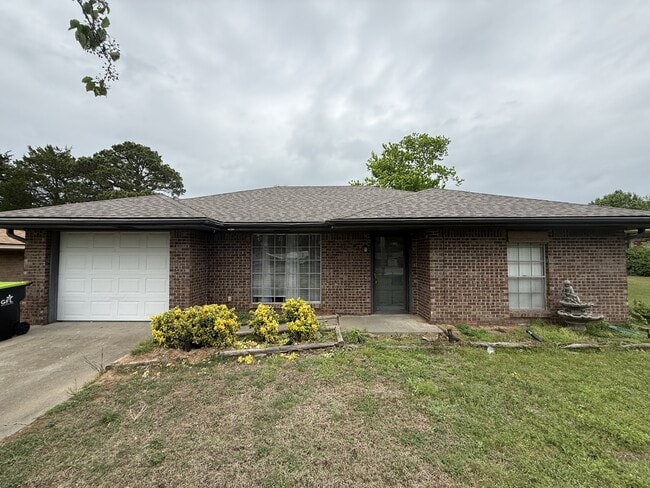 Building Photo - 424 N Hillcrest Ave