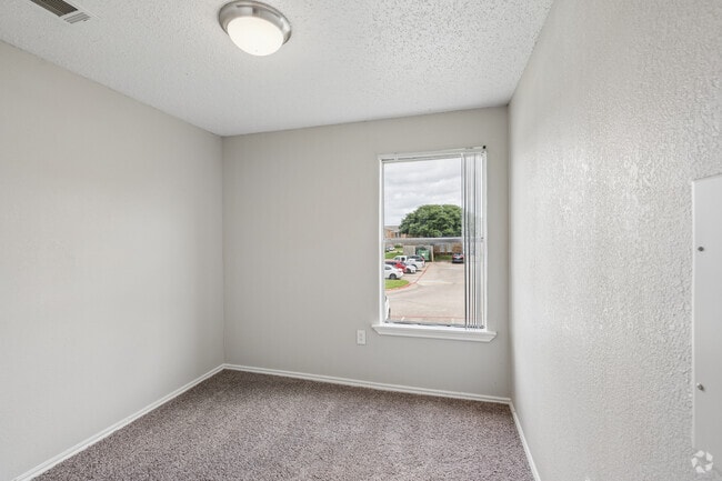 3BR, 2BA - 920SF - Bedroom