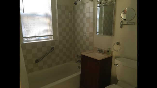 Building Photo - 1844 S Troy St Unit 2 Rental