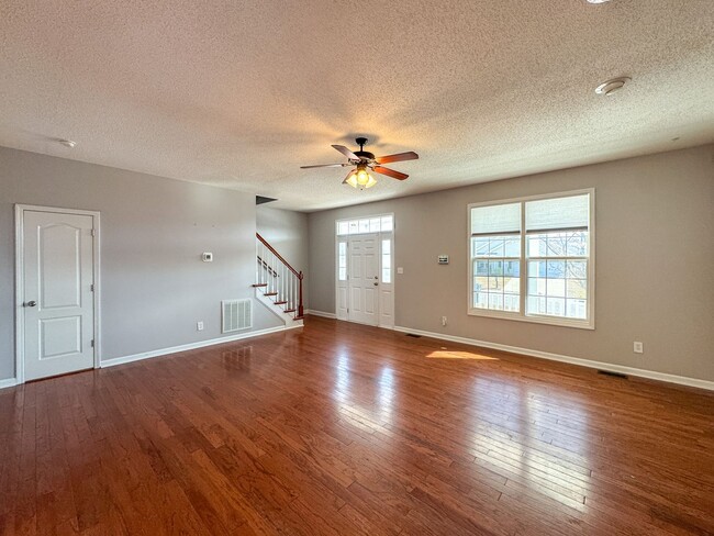 Photo - Beautiful 4 Bed 2.5 Bath Home with Fenced Backyard