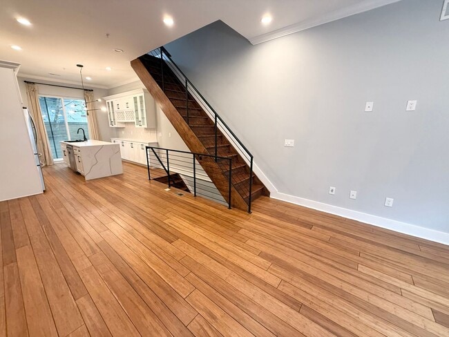 Photo - 2923 Gerritt St