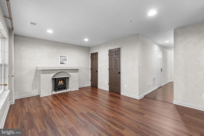 Building Photo - 5957 Whelan Ln Rental
