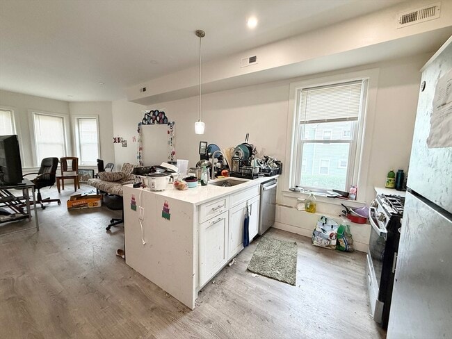 Photo - 301-305-305 Dudley St Unit 2