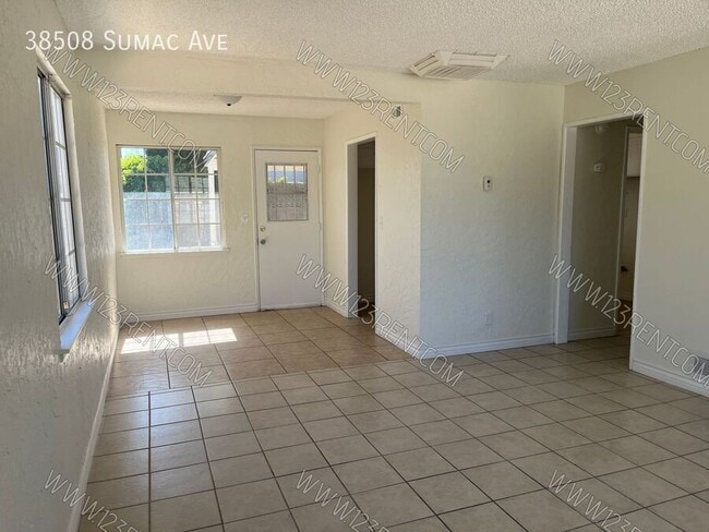 Photo - 38508 Sumac Ave