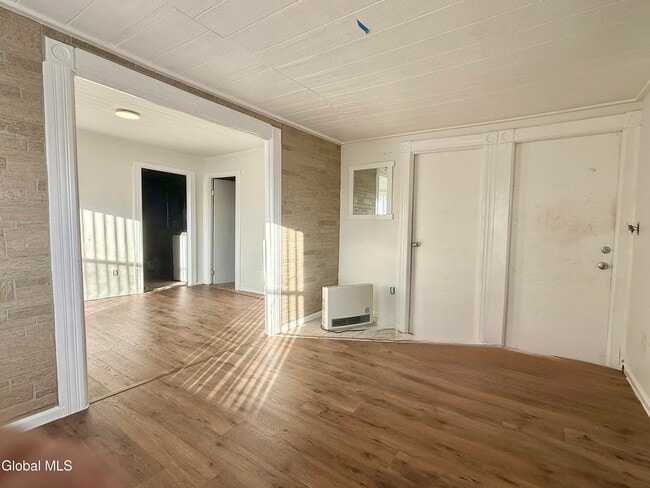 Photo - 41 Mechanic St Unit Upstairs