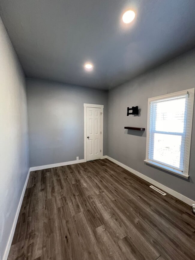 Photo - Charming 3 Bedroom 2 Bathroom House!!