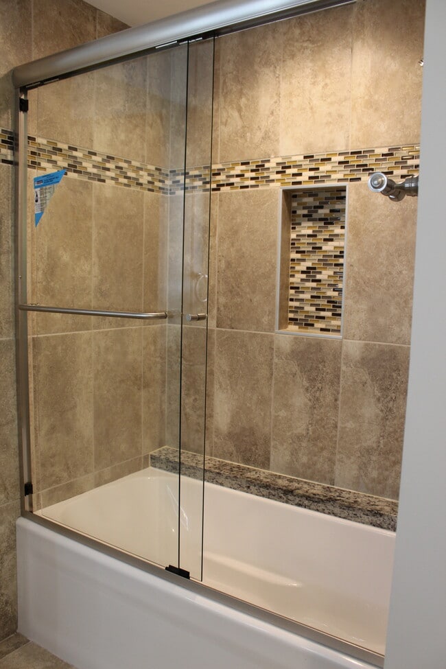 First floor bath with soaker tub - N72W15542 Good Hope Rd