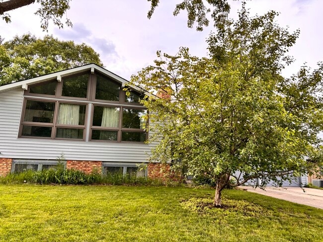 Photo - 2815 Monroe Dr