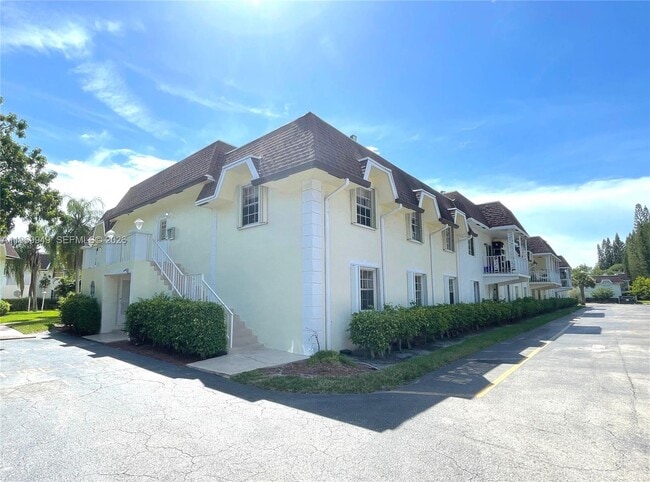 Building Photo - 704 SE 2nd Ave Unit 448