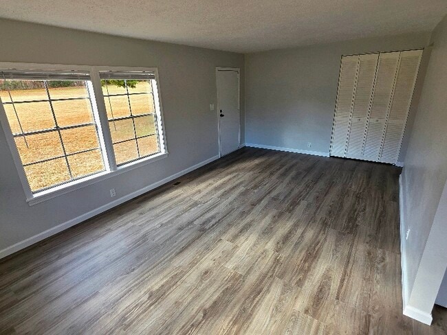 Photo - 57 Benchmark Dr